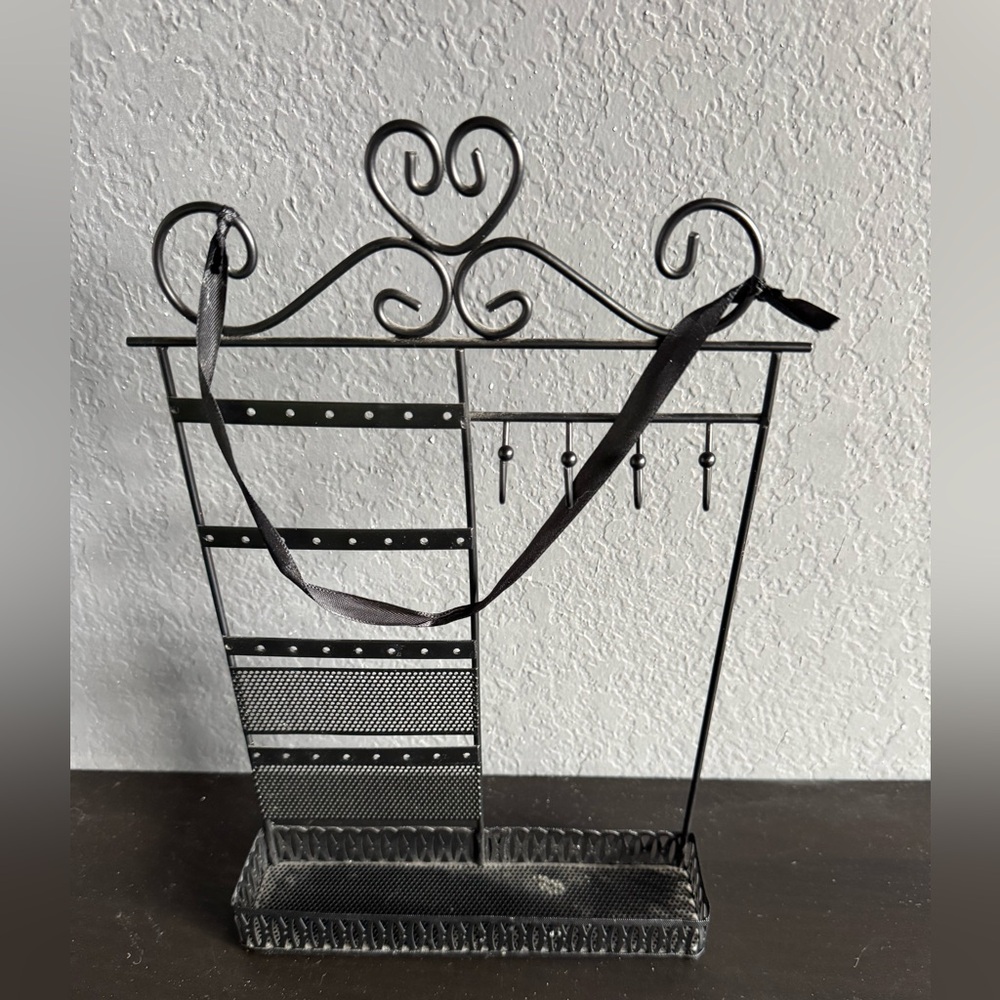 Black Metal Jewelry Organizer